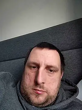 HE-M123 online show from April 5, 2026, 6:27 pm