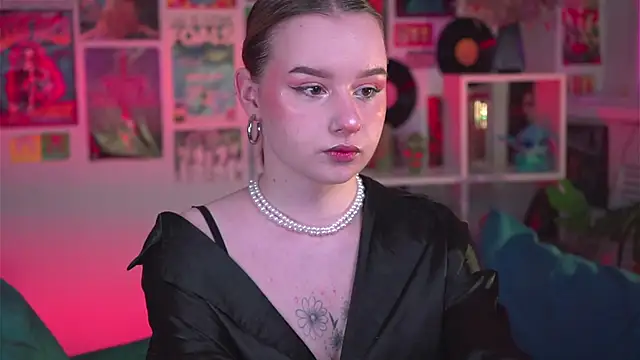 Snapshot of AdeleLoomis chatting on December 21, 2024, 8:21 pm AdeleLoomis online show from December 21, 2024, 8:21 pm