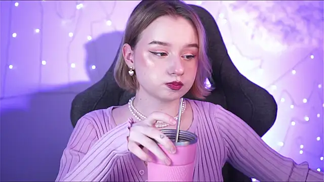 Snapshot of AdeleLoomis chatting on January 13, 2025, 8:26 pm AdeleLoomis online show from January 13, 2025, 8:26 pm