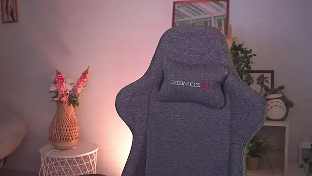 Snapshot of AdeleLoomis chatting on January 15, 2025, 1:45 am AdeleLoomis online show from January 15, 2025, 1:45 am