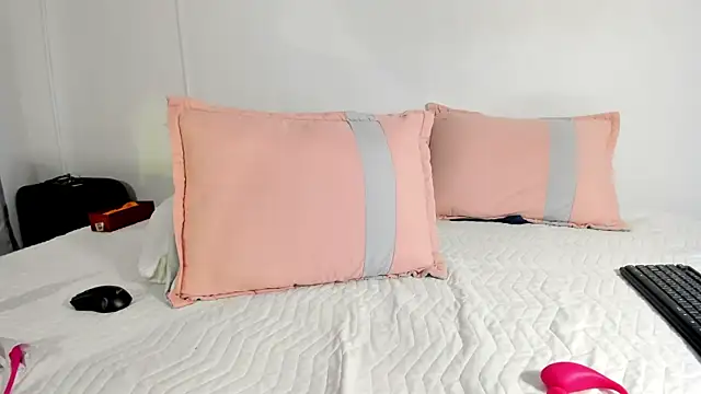 Maia W10 online show from February 10, 2025, 3:53 pm