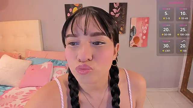 Maia W10 online show from November 27, 2025, 12:18 pm