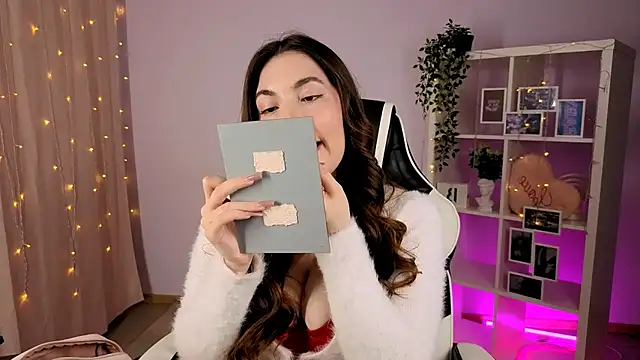 MelissaLovvv online show from October 13, 2025, 4:01 am