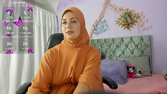 Snapshot of BadraSaadi chatting on October 4, 2025, 8:18 pm BadraSaadi online show from October 4, 2025, 8:18 pm