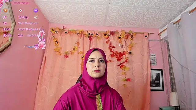 Snapshot of BadraSaadi chatting on October 28, 2025, 1:03 pm BadraSaadi online show from October 28, 2025, 1:03 pm