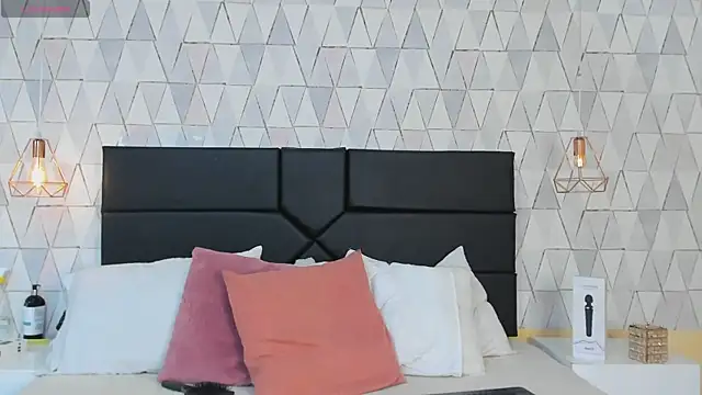 JustinePerry online show from December 23, 2025, 3:26 am