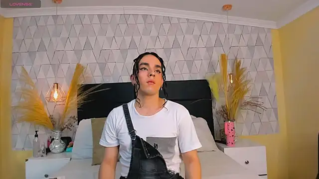 JustinePerry online show from February 20, 2026, 3:58 am