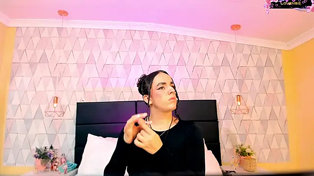 JustinePerry online show from April 14, 2026, 3:56 am