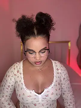 Snapshot of Lucy_wilson5 chatting on January 19, 2026, 2:48 am Lucy wilson5 online show from January 19, 2026, 2:48 am