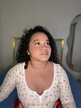 Snapshot of Lucy_wilson5 chatting on February 6, 2026, 3:22 am Lucy wilson5 online show from February 6, 2026, 3:22 am