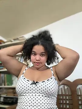 Snapshot of Lucy_wilson5 chatting on February 9, 2026, 2:48 am Lucy wilson5 online show from February 9, 2026, 2:48 am