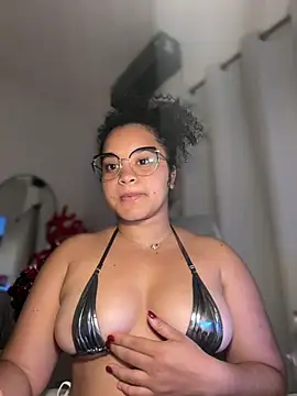 Snapshot of Lucy_wilson5 chatting on February 15, 2026, 3:47 am Lucy wilson5 online show from February 15, 2026, 3:47 am