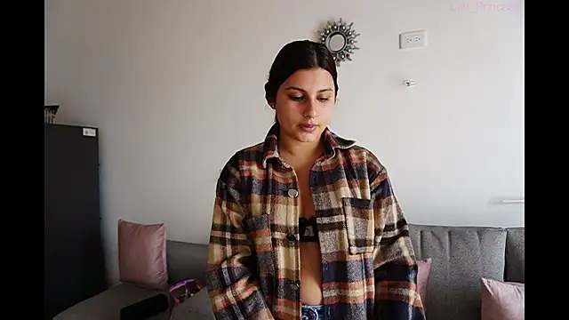 Snapshot of Luu_Princess chatting on January 4, 2025, 5:05 pm Luu Princess online show from January 4, 2025, 5:05 pm