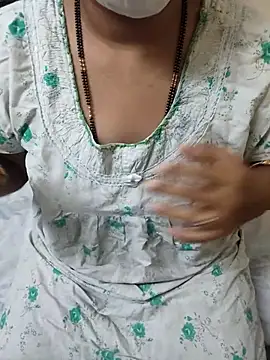 Snapshot of aliseanu chatting on October 26, 2025, 5:41 pm aliseanu online show from October 26, 2025, 5:41 pm