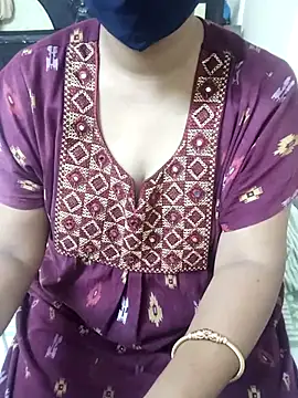 Snapshot of aliseanu chatting on November 1, 2025, 6:43 pm aliseanu online show from November 1, 2025, 6:43 pm