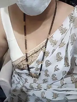 Snapshot of aliseanu chatting on November 19, 2025, 6:13 am aliseanu online show from November 19, 2025, 6:13 am