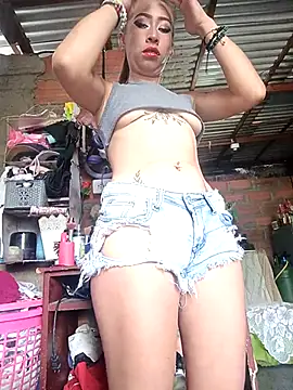 samy-blonde online show from June 17, 2026, 2:18 pm