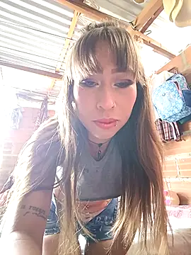 samy-blonde online show from June 19, 2026, 5:28 pm