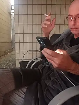 Snapshot of BesterJunge45 chatting on July 19, 2026, 3:54 am BesterJunge45 online show from July 19, 2026, 3:54 am