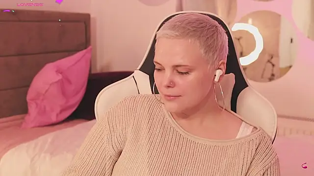 LikaBerry1 online show from February 11, 2026, 2:44 pm