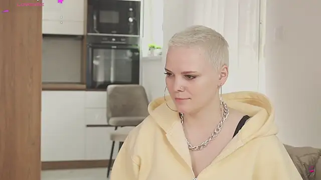 LikaBerry1 online show from April 12, 2026, 10:09 am