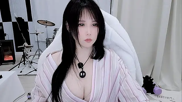 Vaness-a online show from April 14, 2026, 5:52 pm