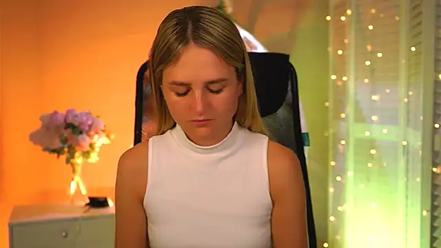 DeboraLarson online show from April 2, 2026, 3:04 am