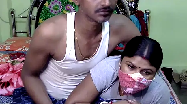 Snapshot of Couple_For_You18 chatting on December 29, 2024, 5:33 pm Couple For You18 online show from December 29, 2024, 5:33 pm