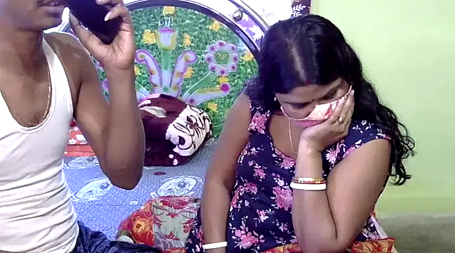 Snapshot of Couple_For_You18 chatting on December 30, 2024, 6:42 am Couple For You18 online show from December 30, 2024, 6:42 am