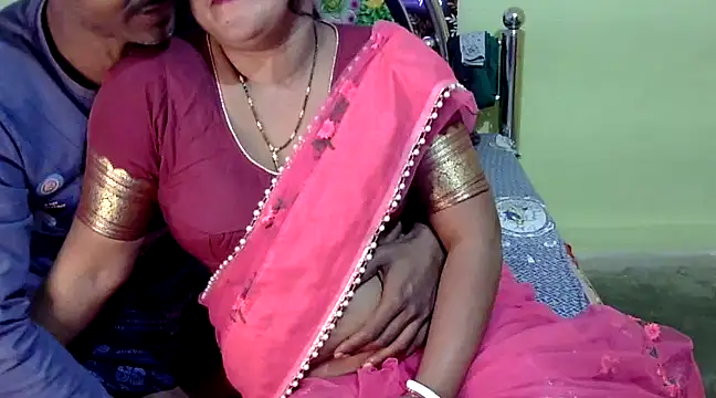 Snapshot of Couple_For_You18 chatting on January 14, 2025, 2:08 am Couple For You18 online show from January 14, 2025, 2:08 am