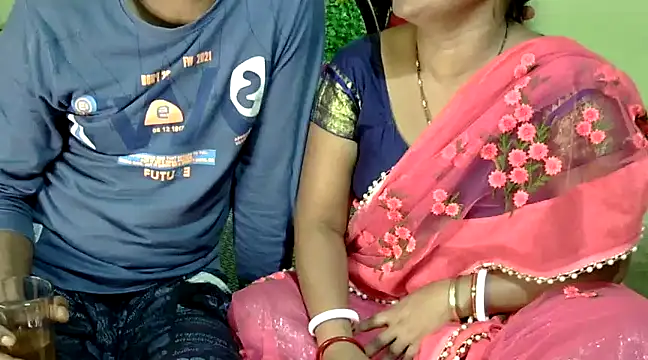 Snapshot of Couple_For_You18 chatting on January 15, 2025, 12:36 pm Couple For You18 online show from January 15, 2025, 12:36 pm