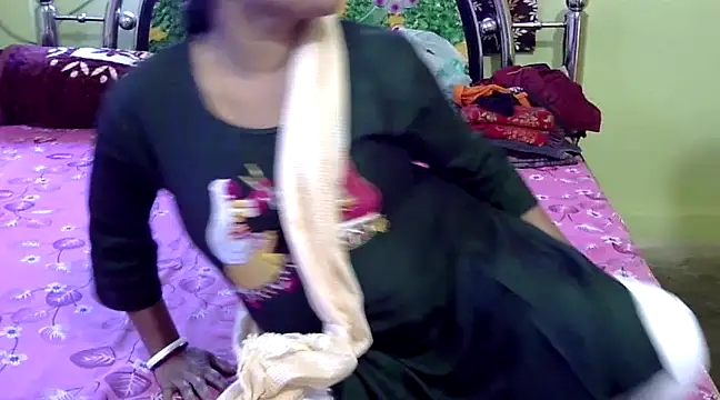 Snapshot of Couple_For_You18 chatting on February 9, 2025, 6:33 am Couple For You18 online show from February 9, 2025, 6:33 am