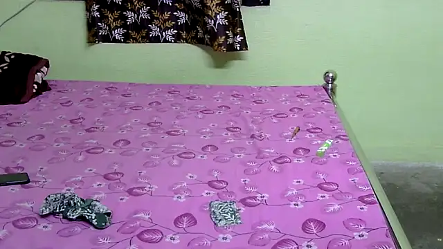 Snapshot of Couple_For_You18 chatting on March 20, 2025, 5:25 pm Couple For You18 online show from March 20, 2025, 5:25 pm