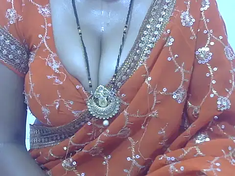 HOT-SEEMAA online show from April 27, 2026, 7:34 pm