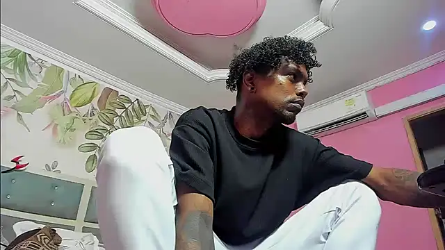 Snapshot of bigblackhotx1 chatting on January 19, 2026, 4:11 pm bigblackhotx1 online show from January 19, 2026, 4:11 pm