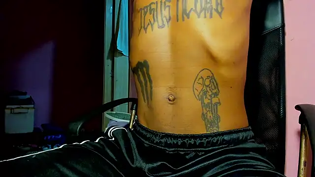 bigblackhotx1 online show from April 8, 2026, 10:37 am