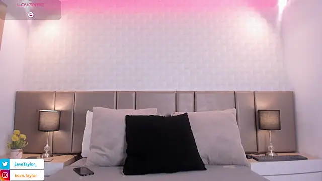Snapshot of Eevee_Taylor chatting on July 1, 2026, 2:02 am Eevee Taylor online show from July 1, 2026, 2:02 am