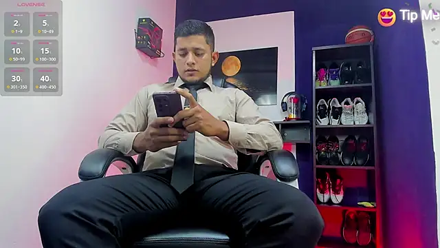 Snapshot of Marcos_garcias chatting on February 15, 2026, 11:23 pm Marcos garcias online show from February 15, 2026, 11:23 pm