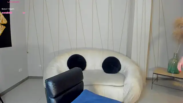 Snapshot of StacyWoods chatting on March 6, 2025, 4:49 pm StacyWoods online show from March 6, 2025, 4:49 pm