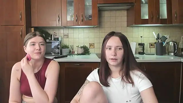 Snapshot of HotCaramellsTV chatting on July 6, 2026, 8:33 am HotCaramellsTV online show from July 6, 2026, 8:33 am
