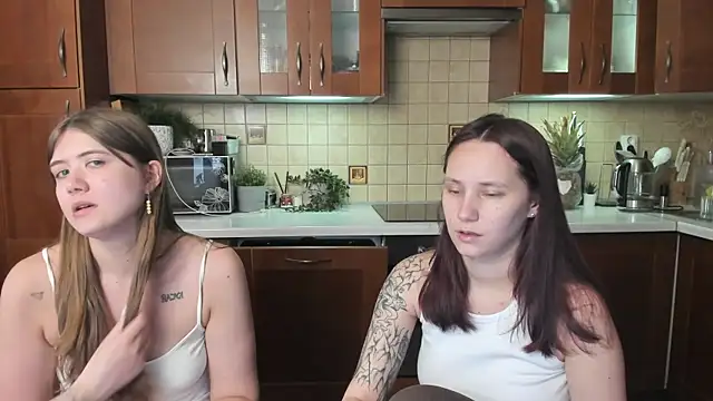 Snapshot of HotCaramellsTV chatting on July 20, 2026, 8:06 am HotCaramellsTV online show from July 20, 2026, 8:06 am