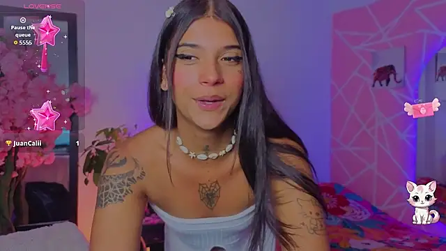 CoralRigan online show from November 28, 2025, 2:03 am