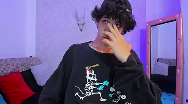 Snapshot of Kerverr_ chatting on February 3, 2025, 10:32 pm Kerverr online show from February 3, 2025, 10:32 pm