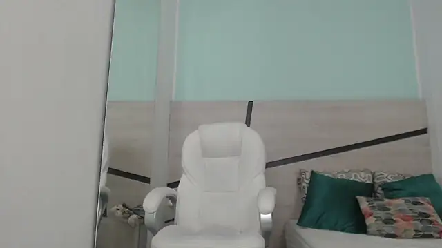 sussy leon online show from December 13, 2024, 1:55 pm