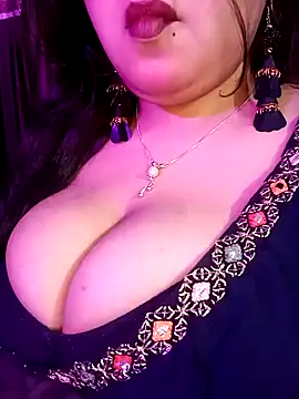 Snapshot of Suhanakhan00 chatting on February 6, 2025, 6:02 pm Suhanakhan00 online show from February 6, 2025, 6:02 pm