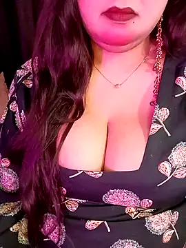 Snapshot of Suhanakhan00 chatting on April 1, 2026, 5:43 pm Suhanakhan00 online show from April 1, 2026, 5:43 pm