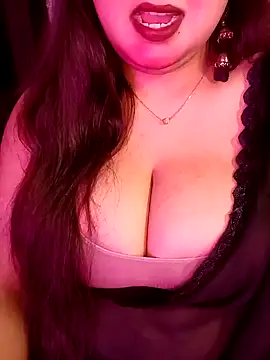 Snapshot of Suhanakhan00 chatting on April 4, 2026, 10:13 am Suhanakhan00 online show from April 4, 2026, 10:13 am