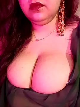 Snapshot of Suhanakhan00 chatting on May 20, 2026, 6:47 pm Suhanakhan00 online show from May 20, 2026, 6:47 pm