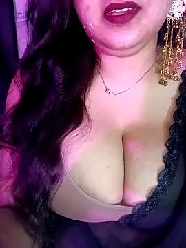 Snapshot of Suhanakhan00 chatting on May 27, 2026, 12:35 pm Suhanakhan00 online show from May 27, 2026, 12:35 pm