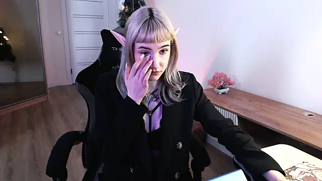 Snapshot of Princess_Shy___ chatting on February 10, 2025, 1:22 pm Princess Shy online show from February 10, 2025, 1:22 pm